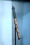 Flûte aurignacienne en os de cygne de Geissenklösterle. Landesmuseum Württemberg.