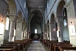 Vue intérieure de la nefvers le chœur.