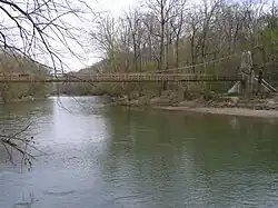Le pont suspendu.