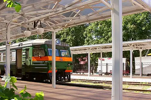 Un ET2M 073 arrivant en gare en 2006.