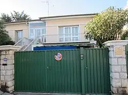 La synagogue.