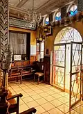 Porte donnant sur la basse-cour de la synagogue