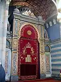L'ensemble de l'Arche sainte, comprenant en son sein les rouleaux de la Torah.