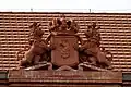Armoiries de la ville sur la façade est