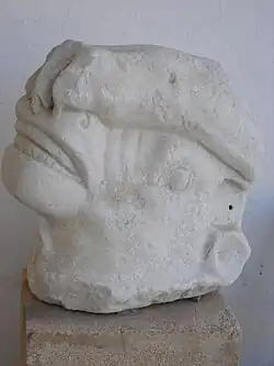 Tête de taureau (ou de veau) attaqué par un lion (A1184). IIe&nbsp;siècle&nbsp;av. J.-C.