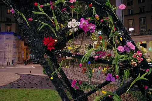 Dépôt de fleurs le 12 novembre 2013.