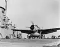 Grumman TBM-3W de détection au décollage sur le pont en 1953.