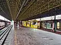 Quais de la station en 2022, déteriorés par le vandalisme.