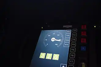 Affichage de la vitesse instantanée (320&nbsp;km/h) et de la TVM 430, en cabine de conduite.