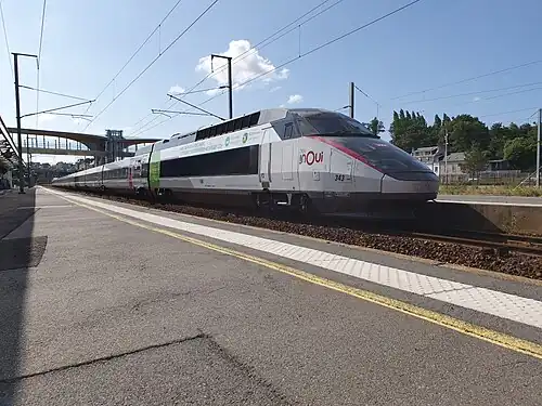 La rame no 343 (en livrée Carmillon), à la gare de Morlaix.
