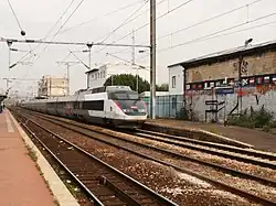 La rame 23 traversant la gare de Saint-Denis, également en 2012.