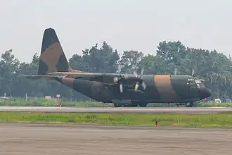 Le Lockheed C-130 Hercules F-GZCP A-1310 en 2005, qui s'écrasera dix ans plus tard.