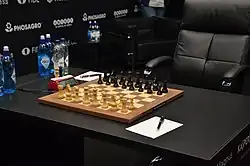 L'échiquier utilisé lors du championnat du monde d'échecs 2018.
