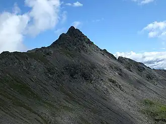 Vue de la montagne depuis le sud-est.