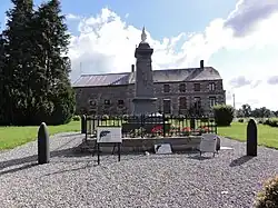 Le monument aux morts.