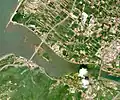 Vue aérienne de l'embouchure d'un fleuve.
