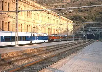 Deux rames Talgo.