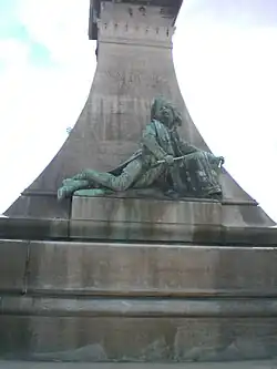 Statue de Stroh qui accompagne la statue des vinqueurs de Wattignies à Maubeuge