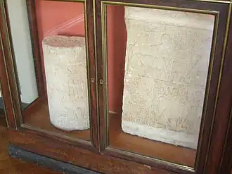 Tambour de colonnes aux noms de Ramsès&nbsp;II et stèle de son fils Mérenptah