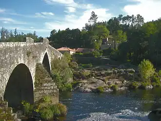 Le pont sur la Tambre qui sépare Ames de Negreira.