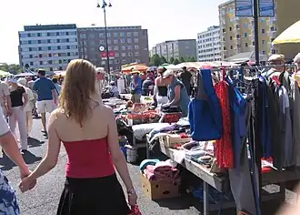 Puces sur la place Tammelantori en 2009.