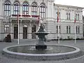 Fontaine de la place centrale.