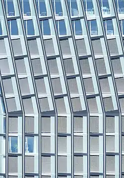 La façade du Tanzende Türme&nbsp;(de), gratte-ciel à Hambourg. Avril 2022.