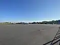 Tarmac aéroport La Baule vue sur les hangars près du musée (11 novembre 2021)