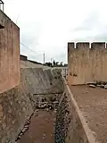 Fossés et murs de protection