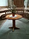Table de célébration de la Cène.