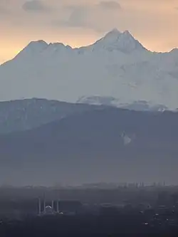 Mont Teboulo depuis Ilaskhan-Iourt&nbsp;(ru).