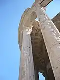 Le plafond à caissons du déambulatoire.