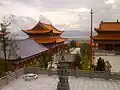 Vue dans la direction du lac depuis une des terrasses du temple.
