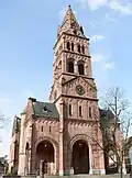 La façade et la tour depuis l’Est.