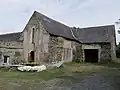 Les deux ouvertures percées lors de la transformation en hangar agricole
