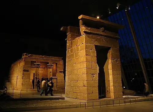 Vue du temple, de nuit, au Metropolitan Museum of Art de New York.