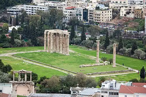 Vestiges de l'Olympeion d'Athènes, vus depuis l'Acropole.