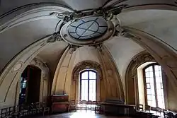 Salle haute.