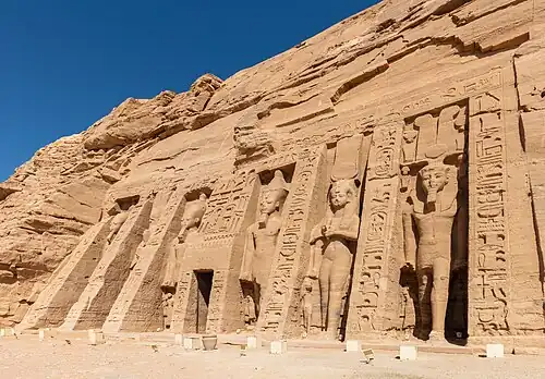 Façade du temple (2022).