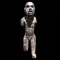 Sculpture anthropomorphe en pierre verte.