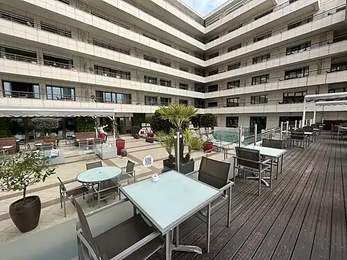 Terrasse intérieure du Palais de la Méditerranée.