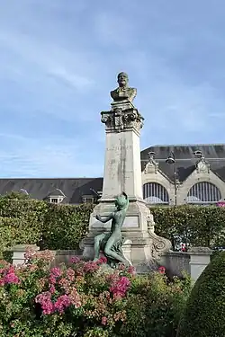 Monument à Louis Terrier.