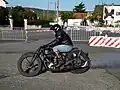 Moto Terrot 350&nbsp;cm3 de 1929 lors d'une course de motos anciennes.