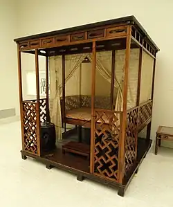 Lit à baldaquin en bois huanghuali, XVIe&nbsp;siècle. Nelson-Atkins Museum of Art, Kansas City.
