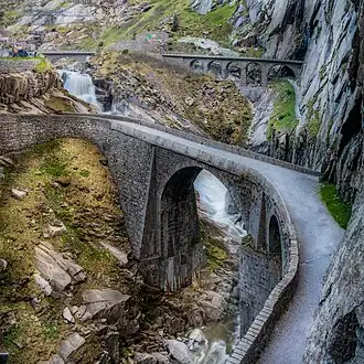 Le deuxième pont du Diable en 2016 (et au fond, le viaduc du chemin de fer)