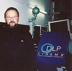 Prototype du projecteur numérique DLP Cinema à Paris, 2000.