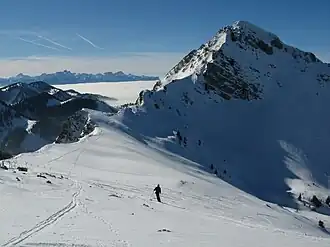 Le sommet de Teysachaux depuis la crête de Moléson.