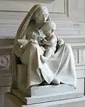 Vieille femme assise et bébé, marbre, mairie du 16e arrondissement de Paris.