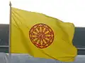 Le drapeau au Dharmachakra du bouddhisme thaïlandais.