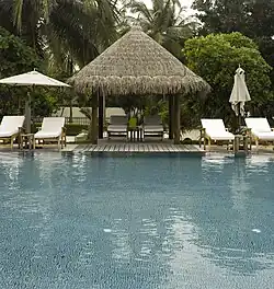 Une des piscines de l'hôtel